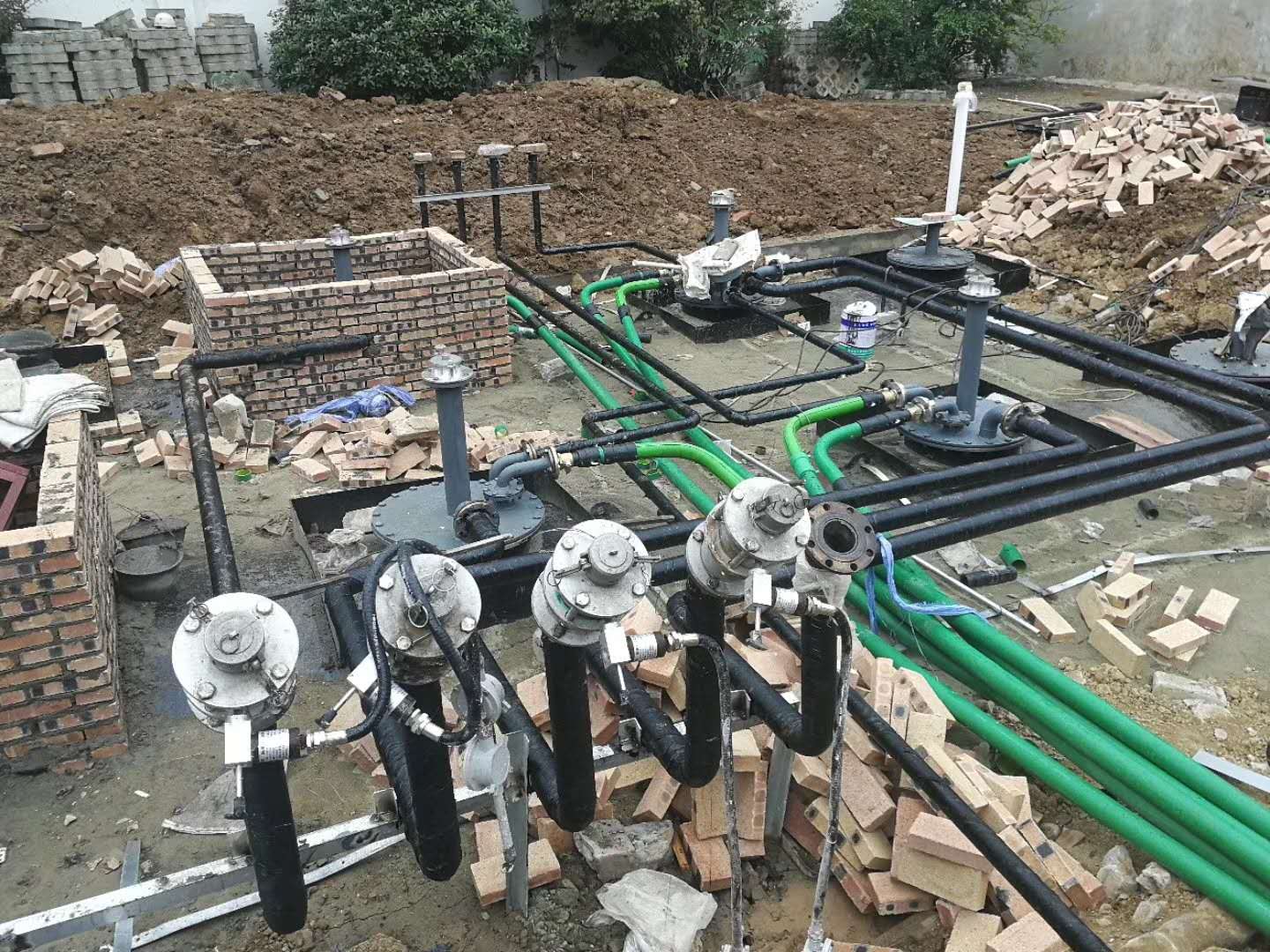 加油站整体建设施工中